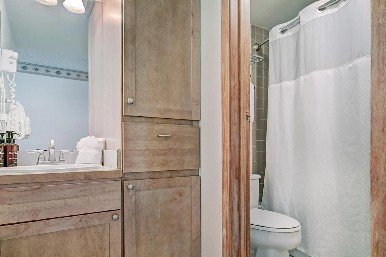 Roomy Condo with Great Amenities - VS438 by RedAwning