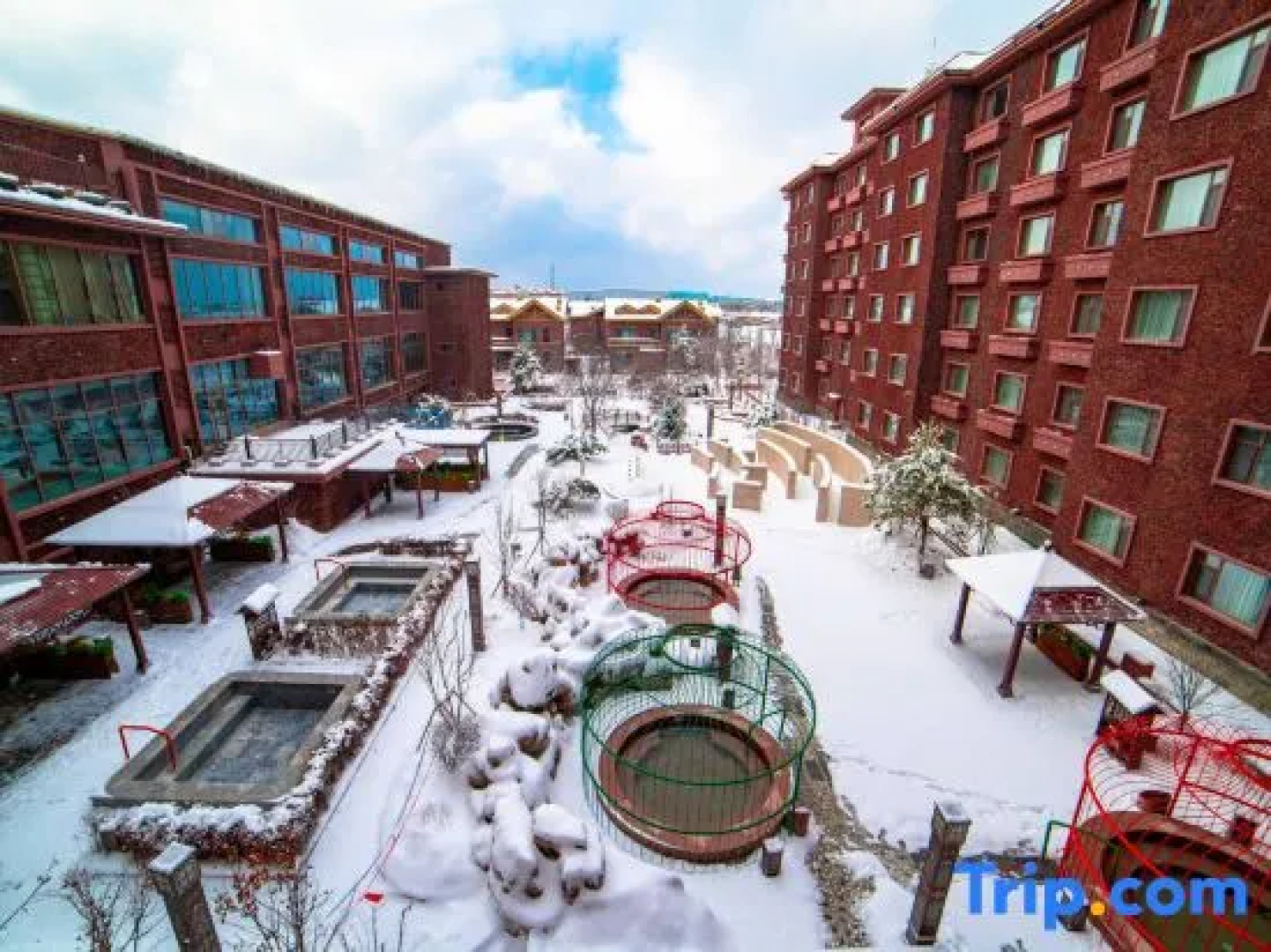 Chang Baishan Dynasty Holy Land Hot Spring Hotel