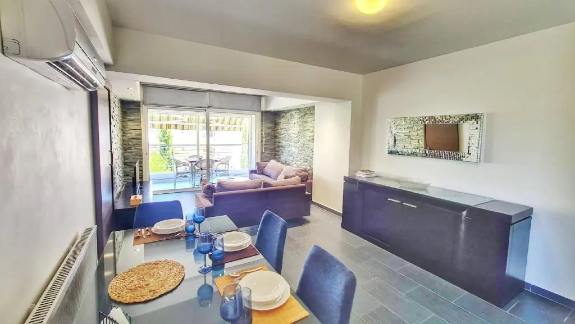 Luxury 2-bed apartment minutes to downtown