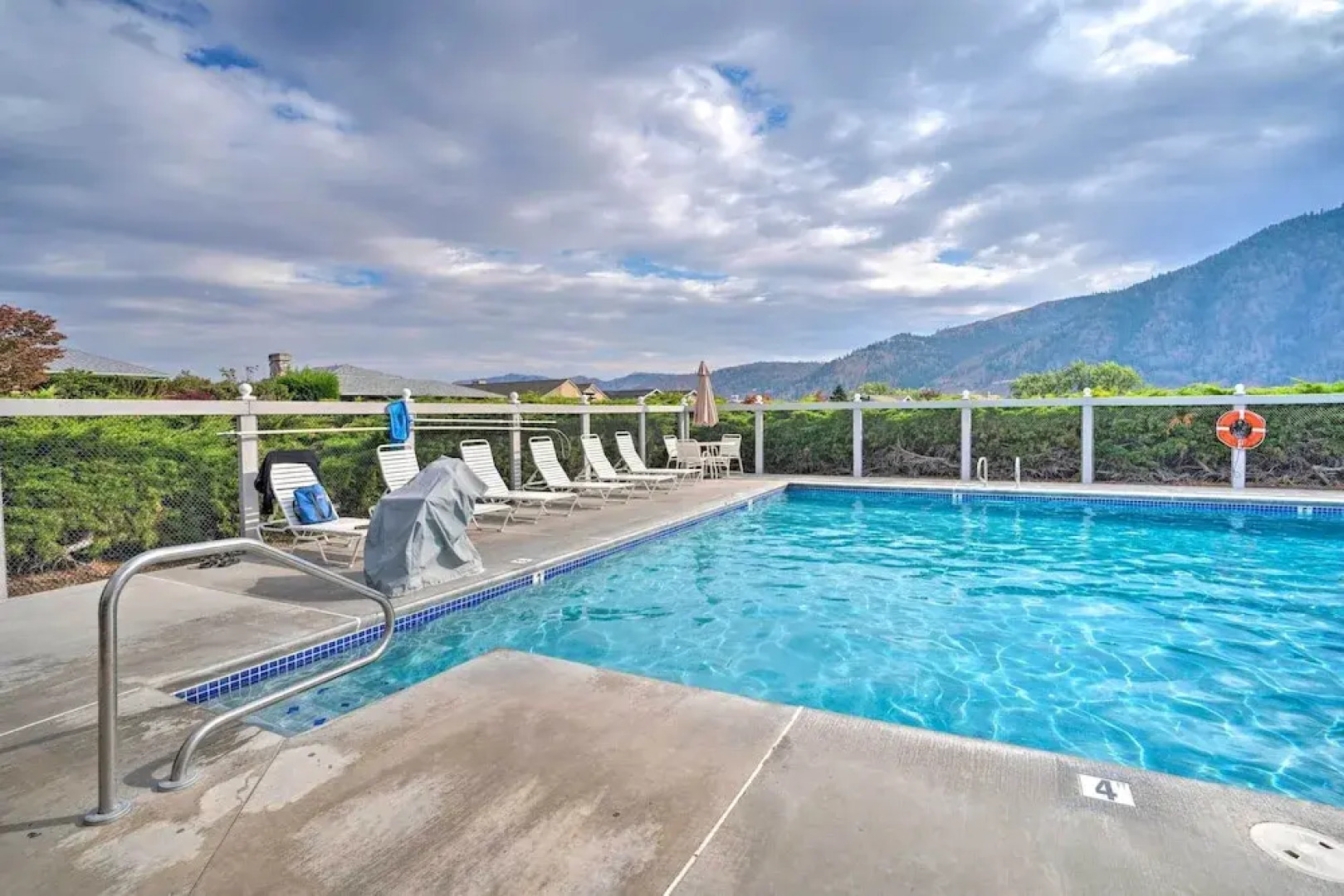 Manson Villa w/ Hot Tub ~ 1 Mi to Wineries!