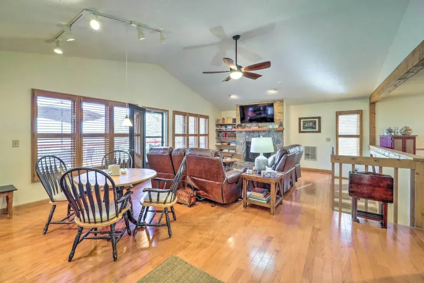 Near Beech Mountain: Crimson Cabin w/ Views