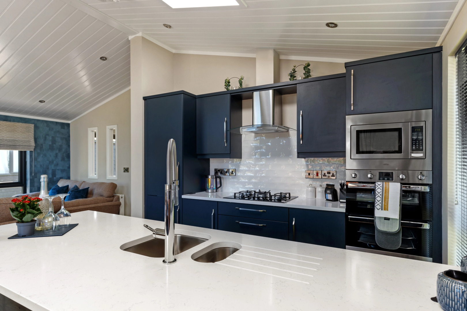 Dewin Bach - Luxury Lodge, Hot Tub, Close to Beach