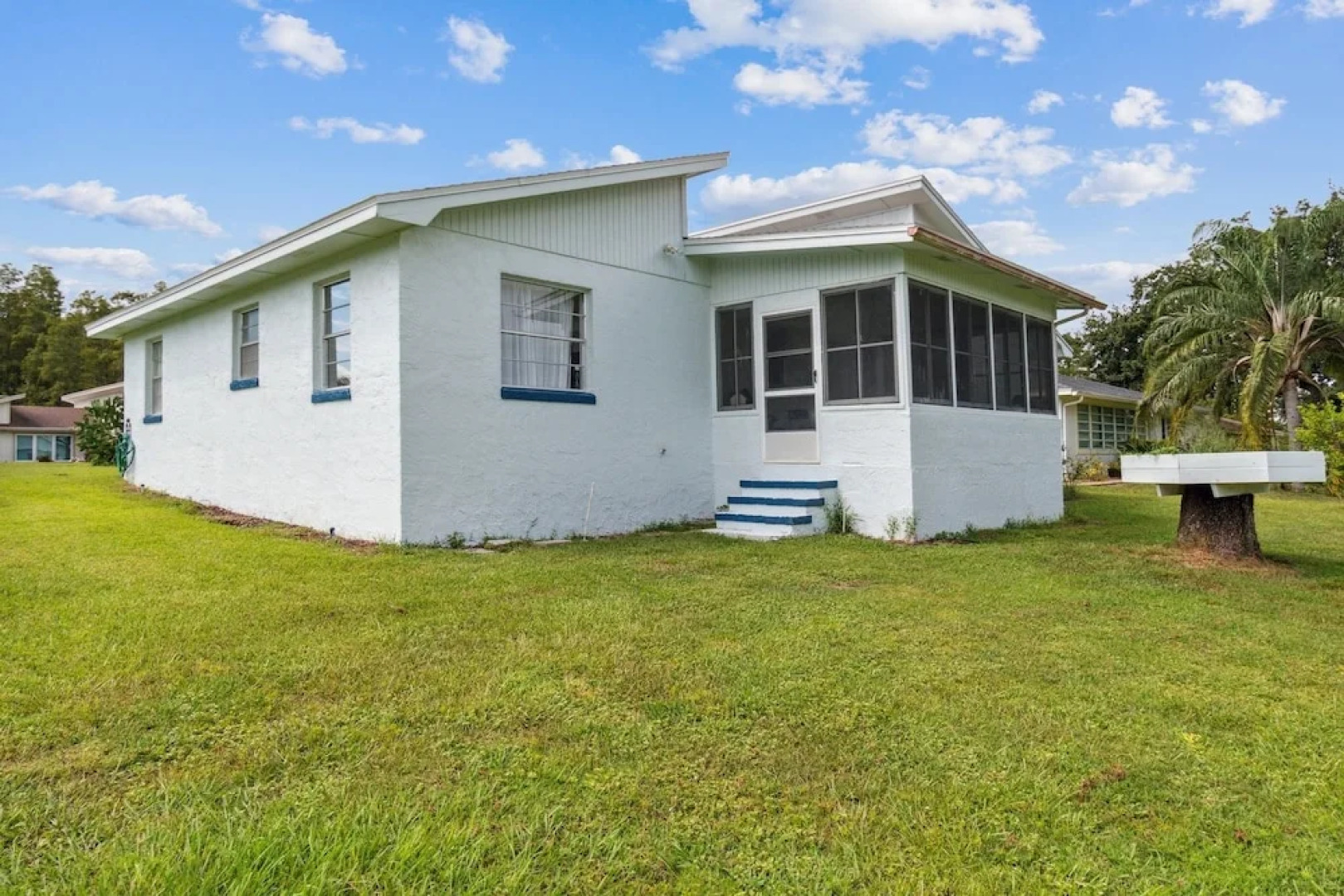 The Lake Home - Beautiful Oasis In The Heart Of Florida! 2 Bedroom Home by RedAwning