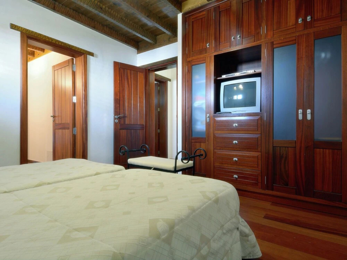 Spacious Villa in San Bartolomé With Swimming Pool