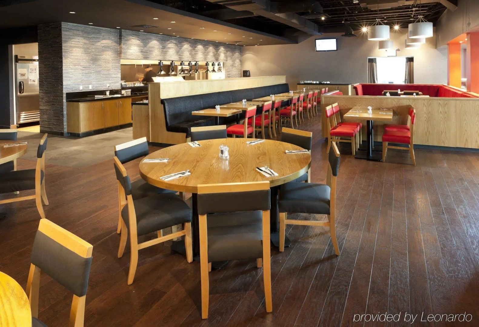 Delta Hotels by Marriott Milwaukee Northwest