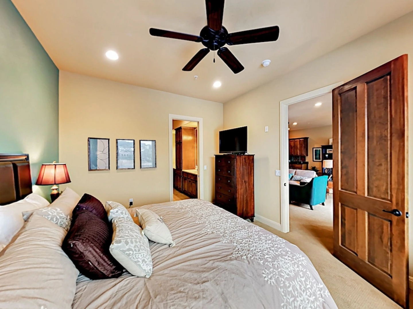 416 Lakeway - 3 Bedroom Condo