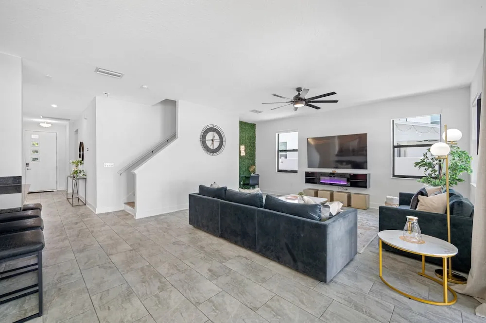 Luxury Modern Villa w/ Pool, Jacuzzi & Amenities!