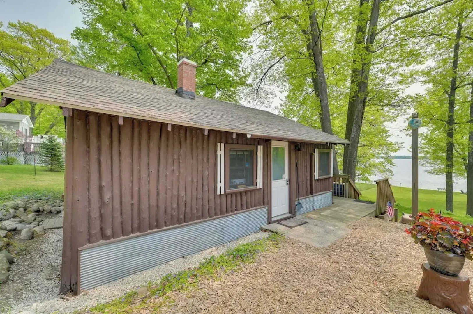 Waterfront Paradise Lake Cottage w/ Private Dock!