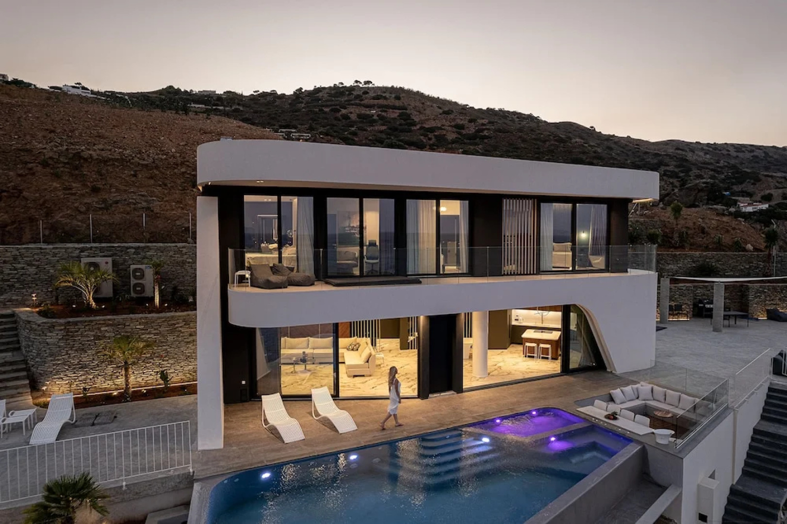 Fabulous 5 Bedroom Villa With sea Access