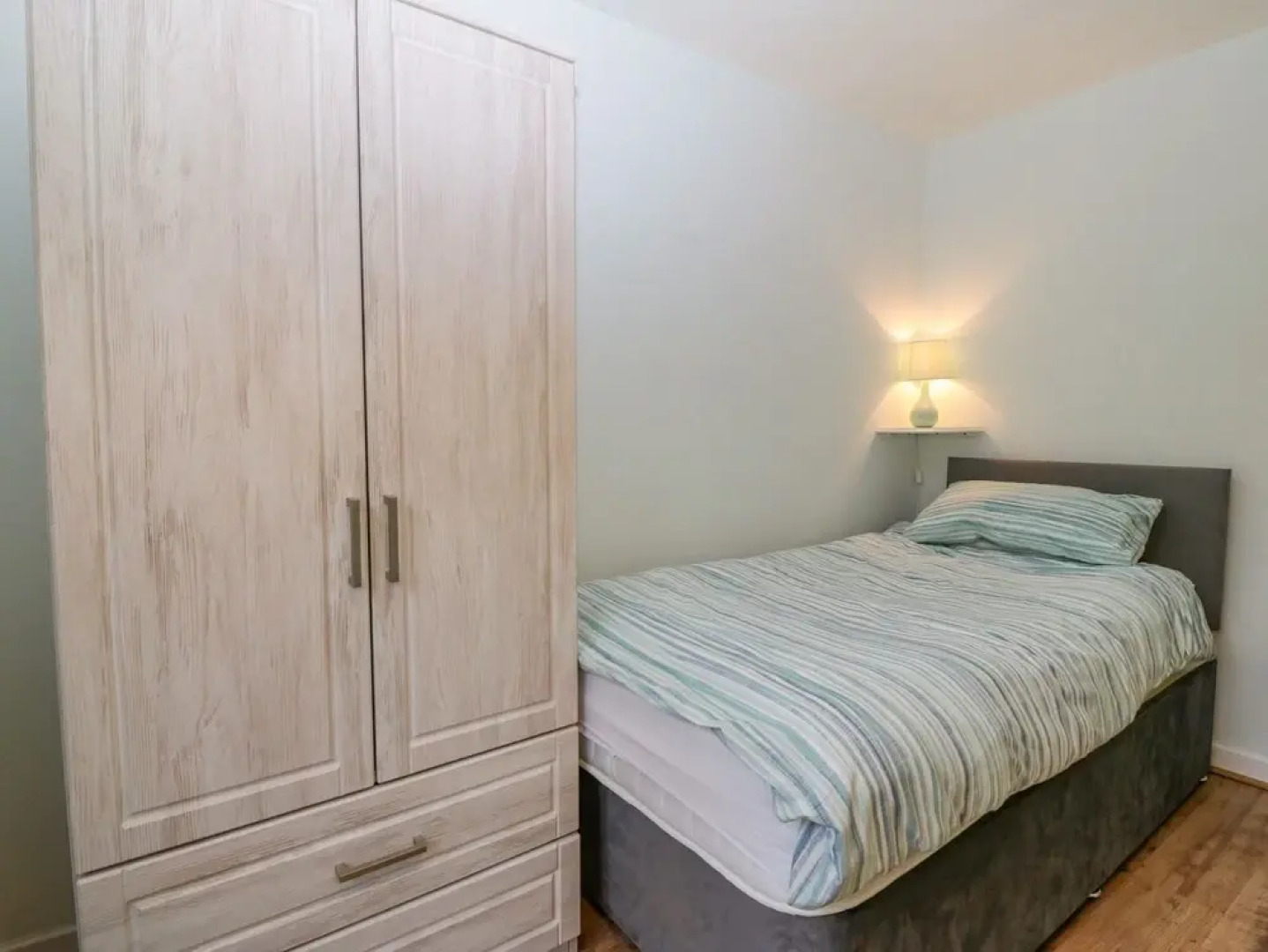 Stepping Stones, Pwllheli