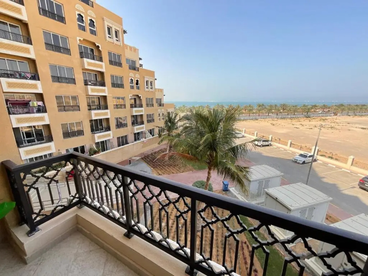Amazing 1 Bedroom Apartment Next To The Beach