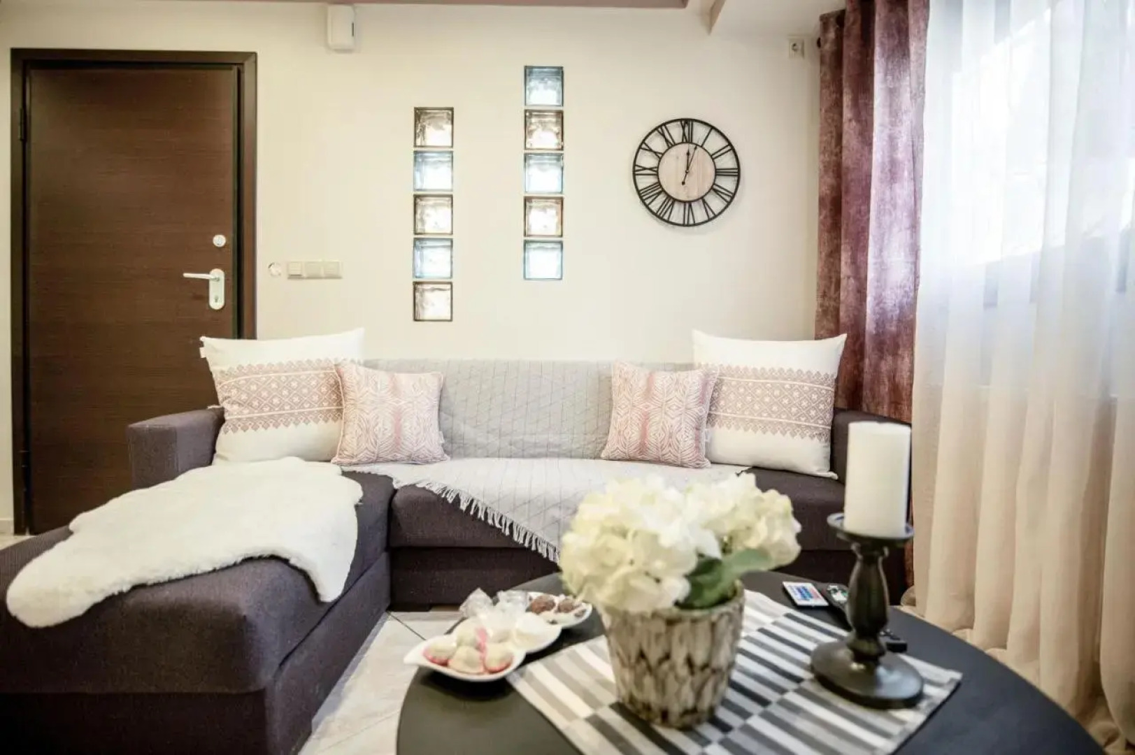 'The Ivory' House Project In Athens