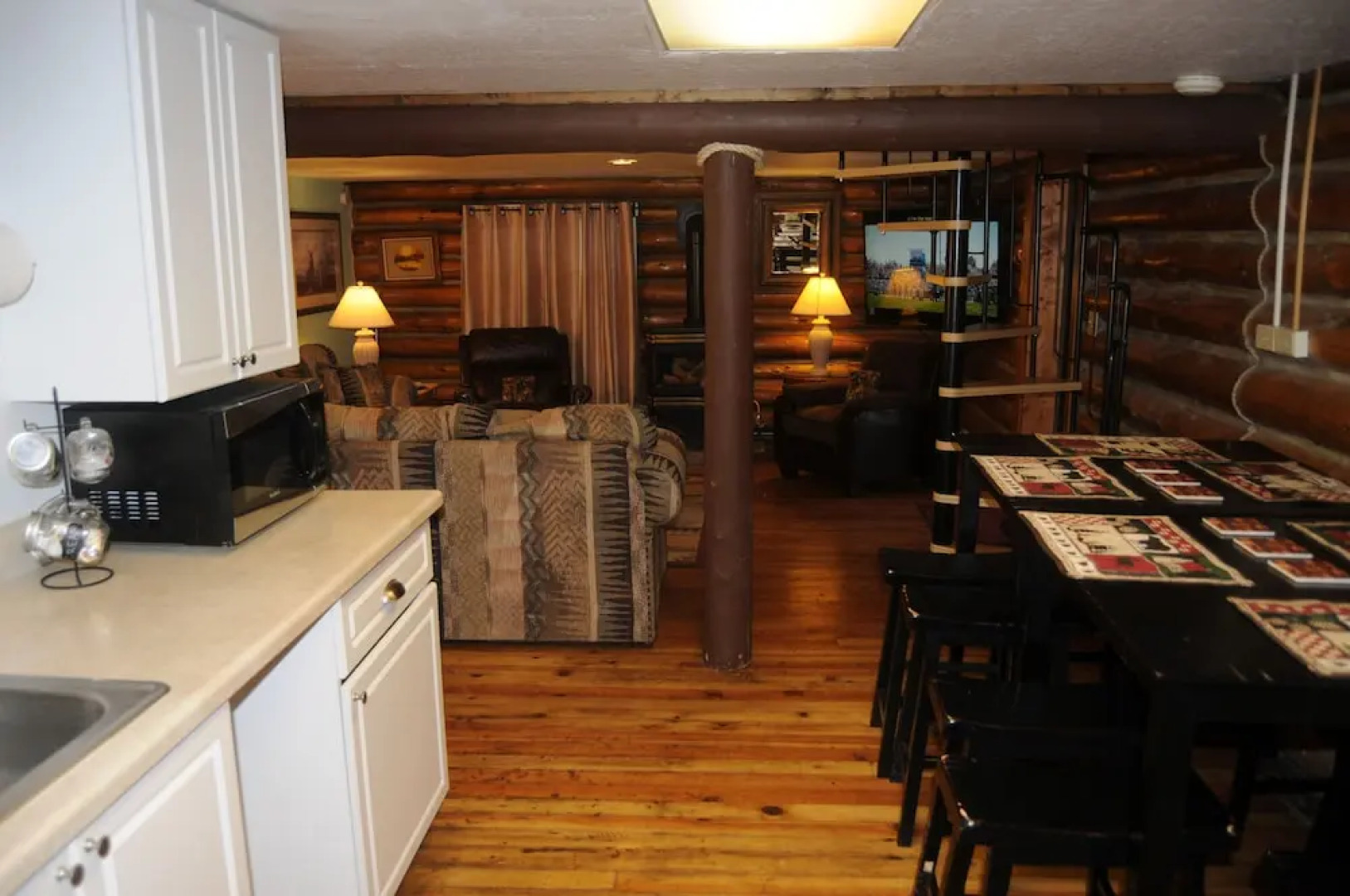 Yellowstone Motel - Adults Only