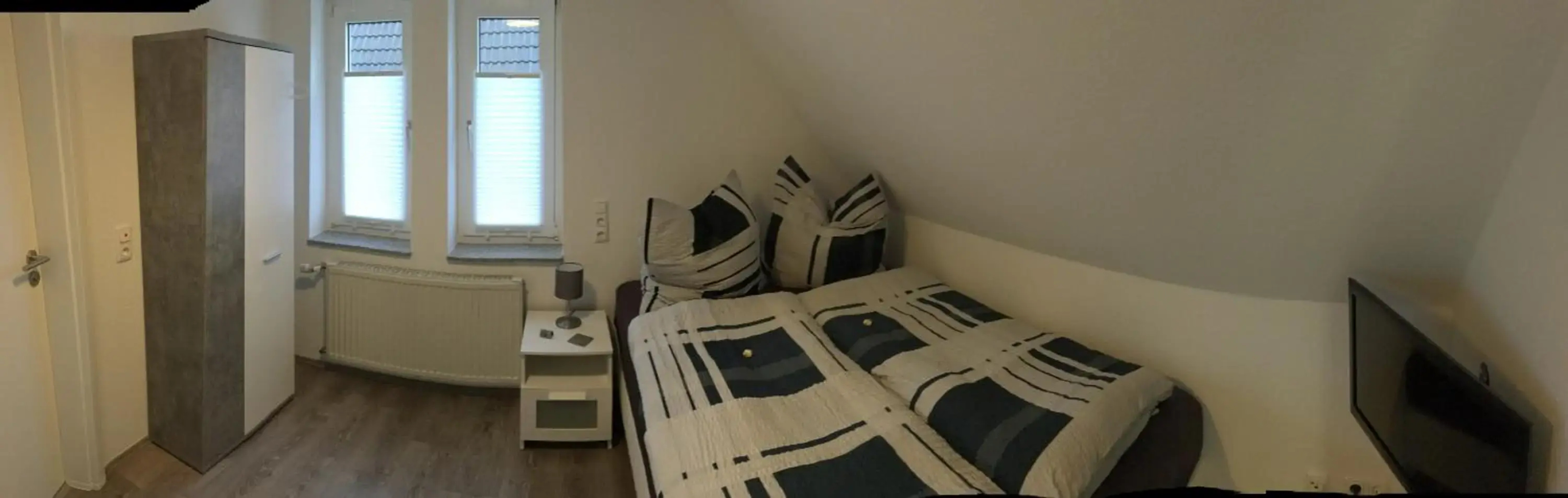 Ferienwohnung „Im Kleinen Löök“ - DG - 2 Zimmer - Balkon - Boxspringbett - 2 TV