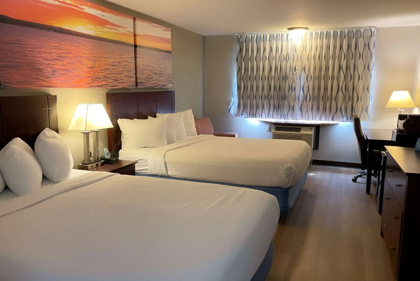 Days Inn & Suites by Wyndham Stevens Point