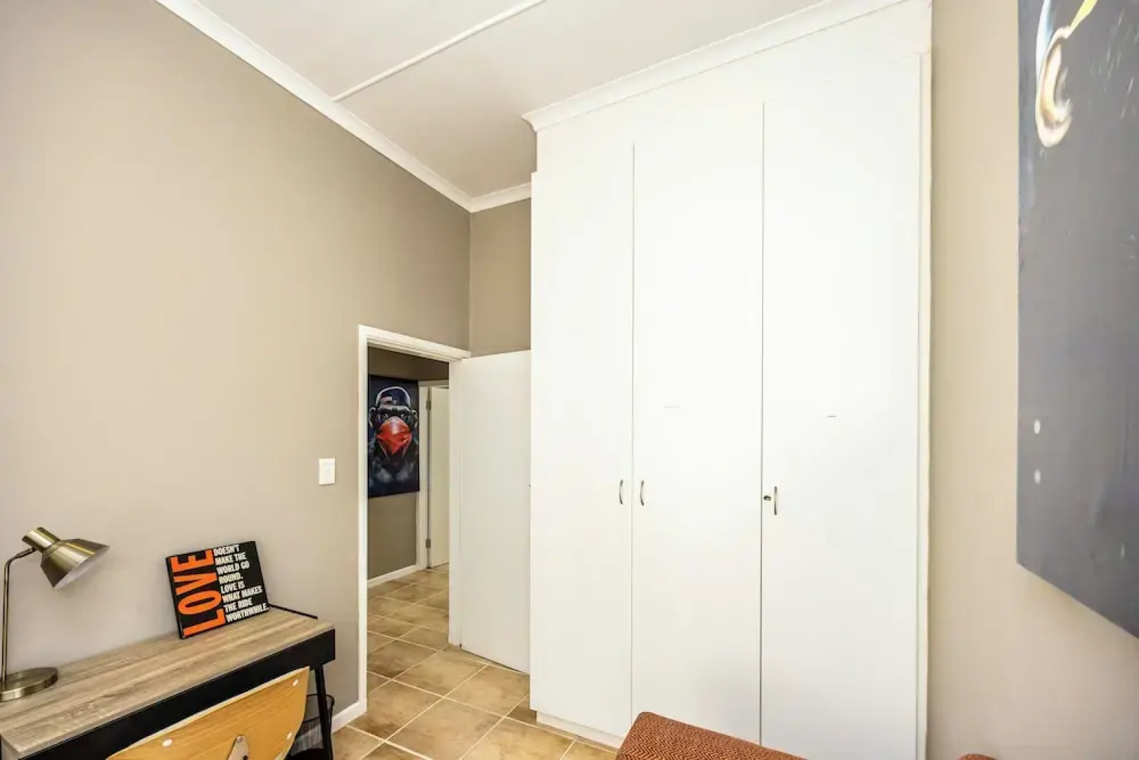 Modern Executive Unit