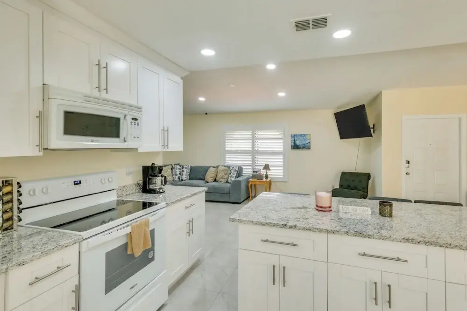 Saltwater Pool & Lanai: Lehigh Acres Escape!