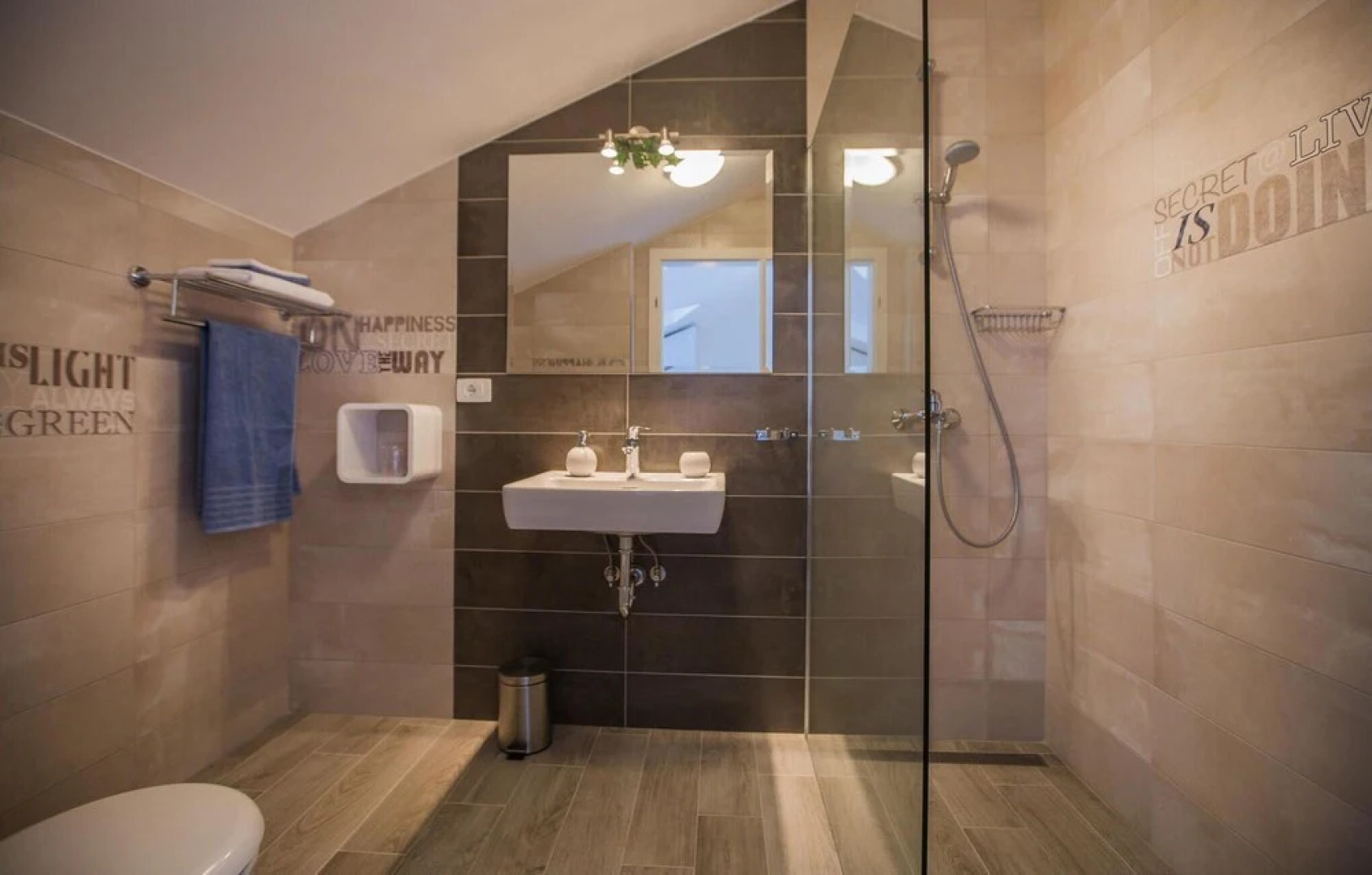 Beautiful Home in Grohote With Wifi, 4 Bedrooms and Sauna