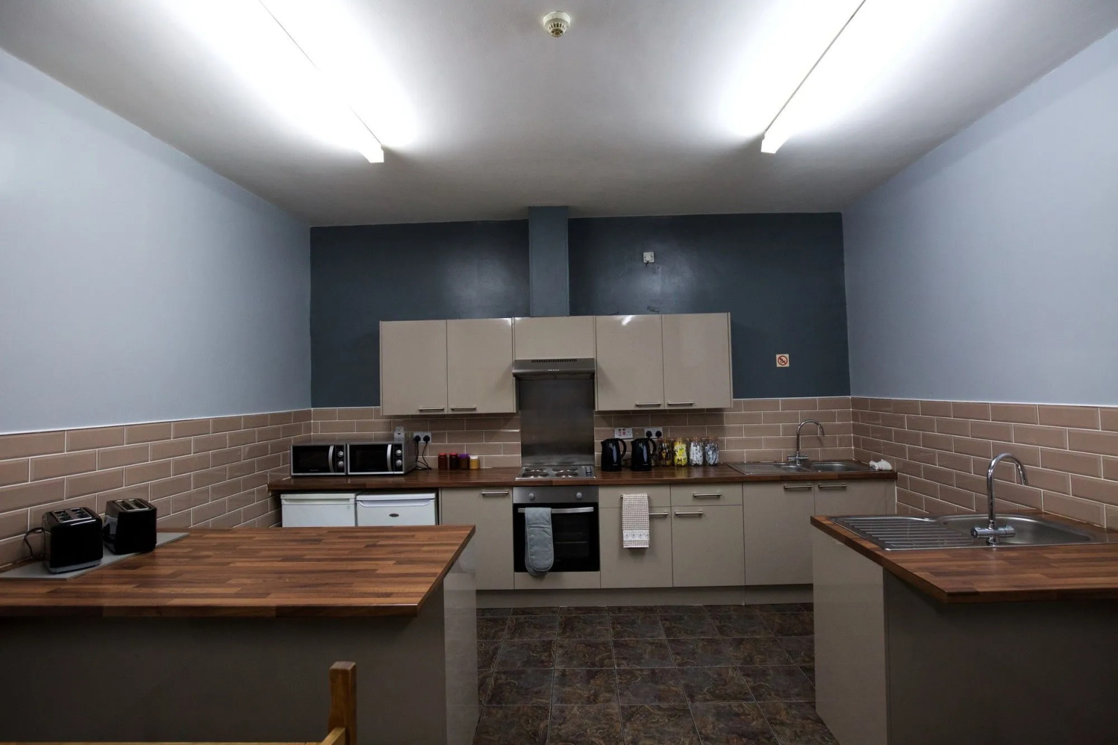 International Inn - Hostel