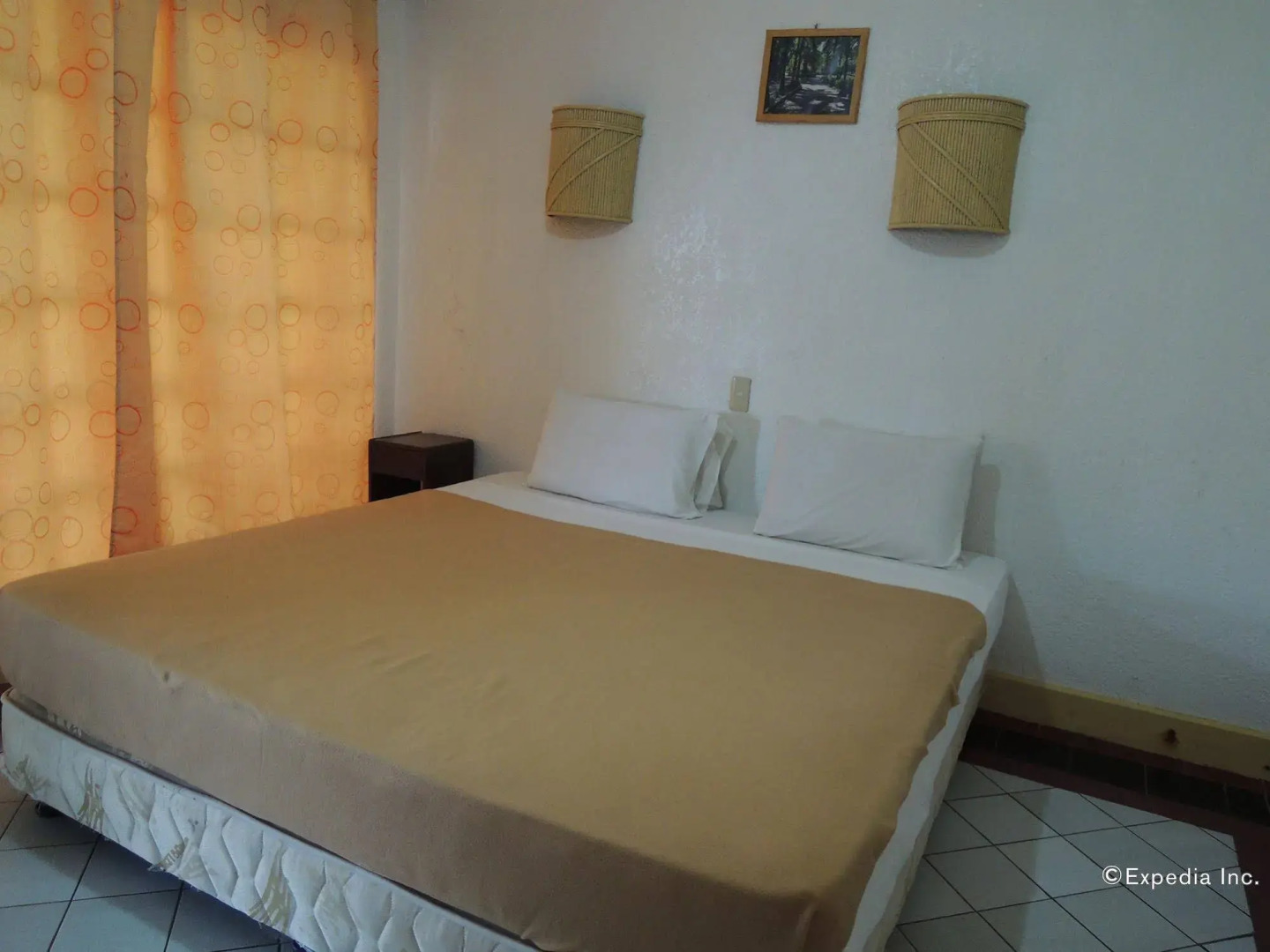 Estaca bay Garden Resort