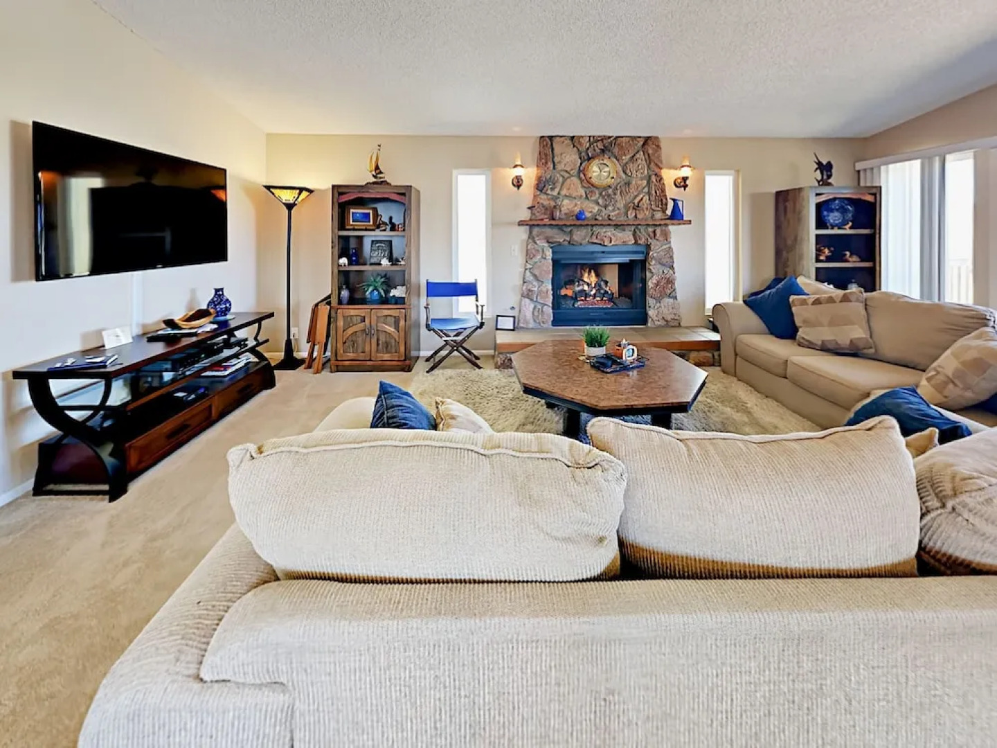 1740 Laguna Drive Home 3 Bedrooms 2 Bathrooms Home