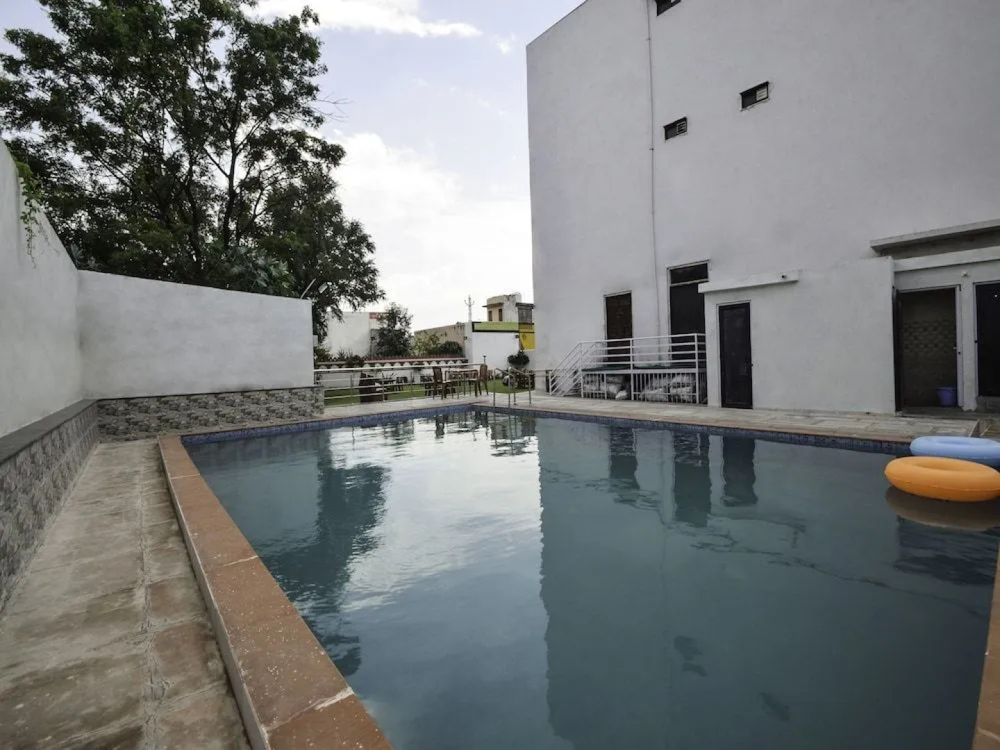 OYO 18262 Hotel White Tulip