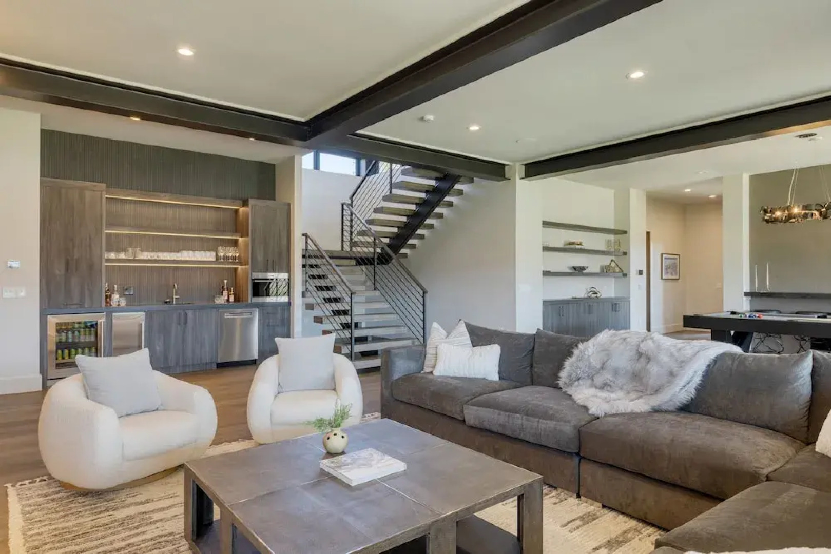 Reflection by Avantstay Sleeps 18 Lake Views Hot Tub Game Room