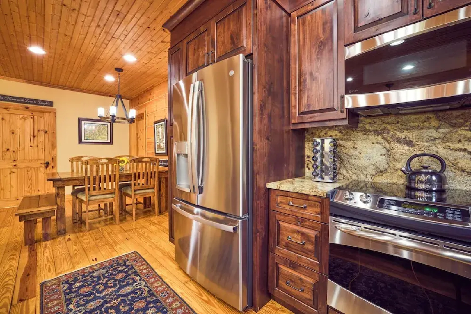 'peaceful Getaway' Penrose Cabin w/ Hot Tub & Pond
