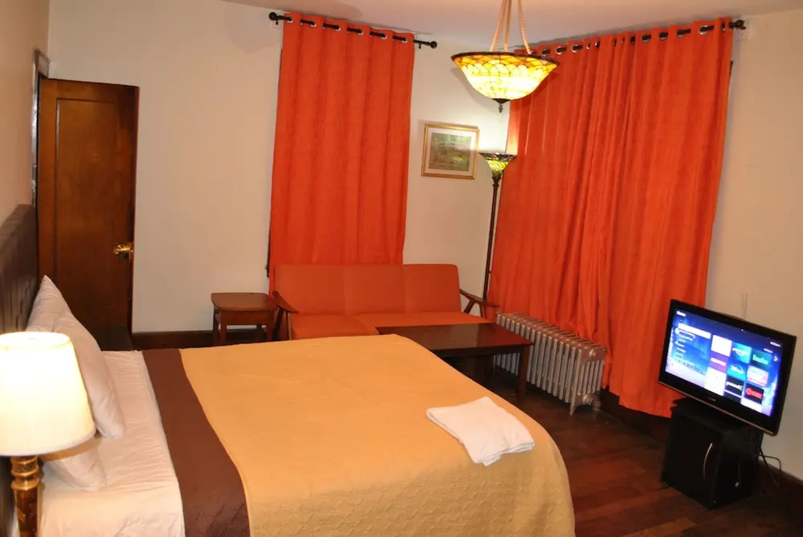 Newark Airport Room with Private Bath