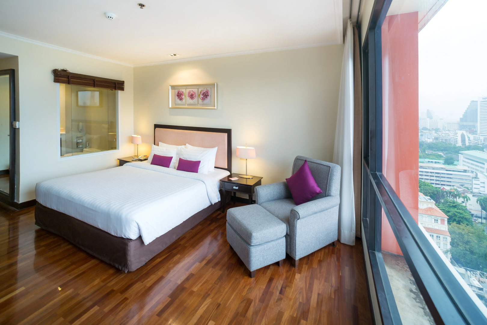 Bandara Silom Suites