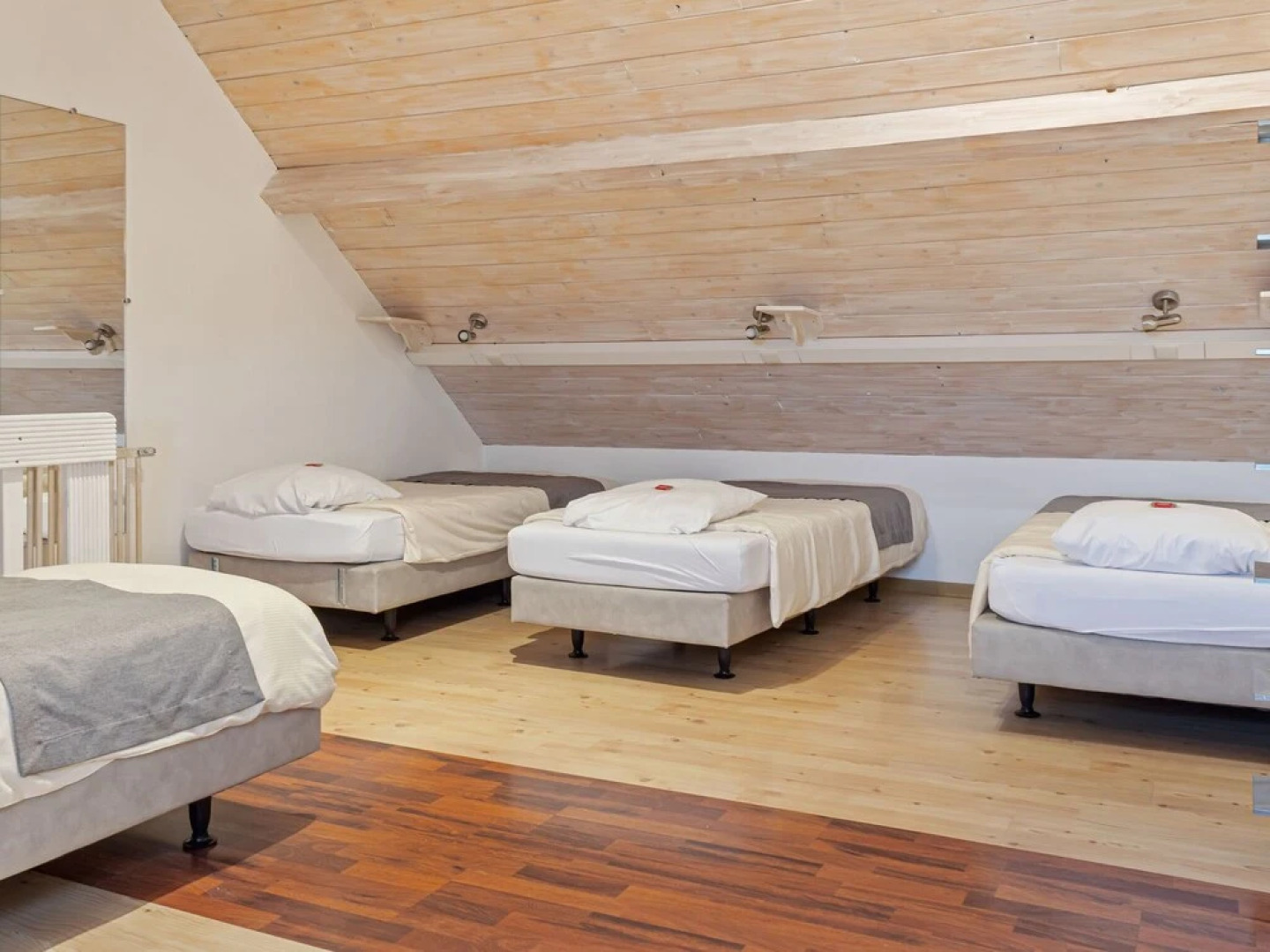 Beautifully Renovated Farmhouse for Groups, With Indoor Pool and Sauna