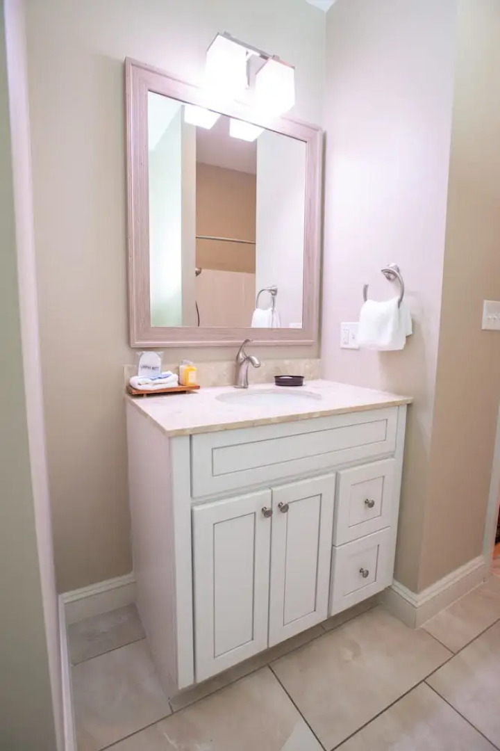 Capital Resorts - 84 Main