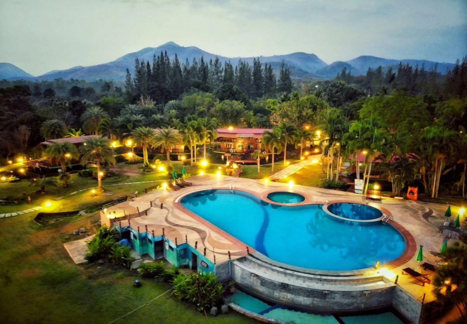 Kaengkrachan Boathouse Paradise Resort