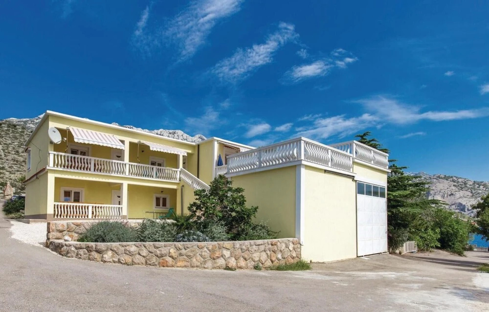 Beautiful Apartment in Lukovo Sugarje With 2 Bedrooms