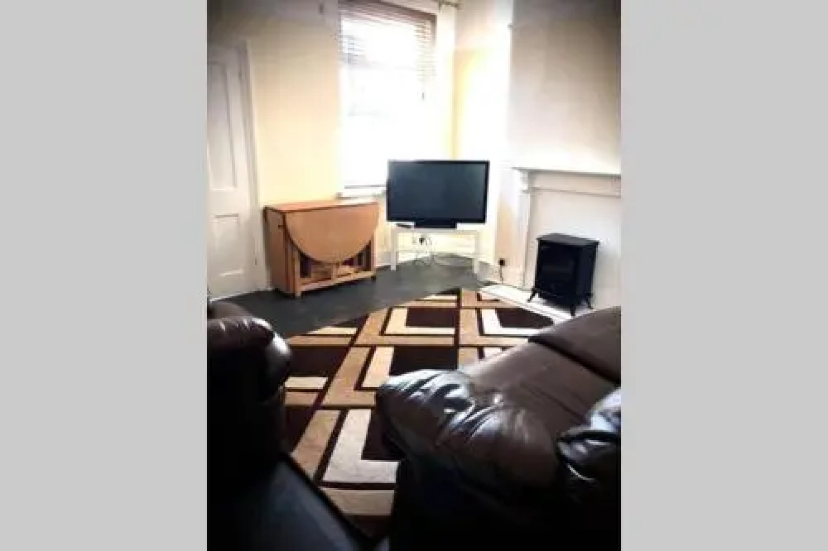 The Manchester Pad - 3BR Entire house with parking