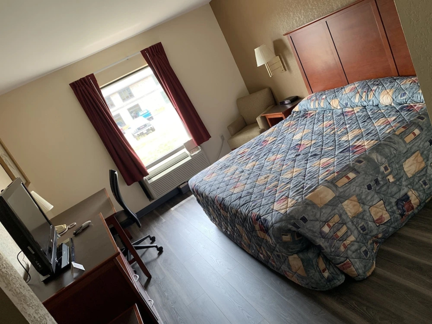 Amelia Inn & Suites