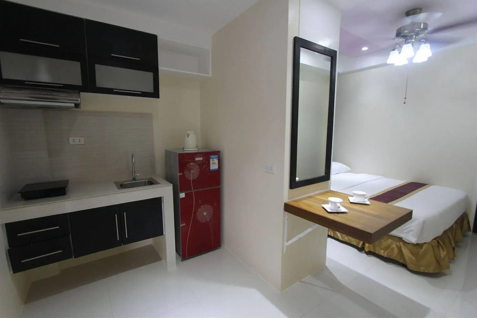 RedDoorz @ Grand Apartelle Hernan Cortes Cebu