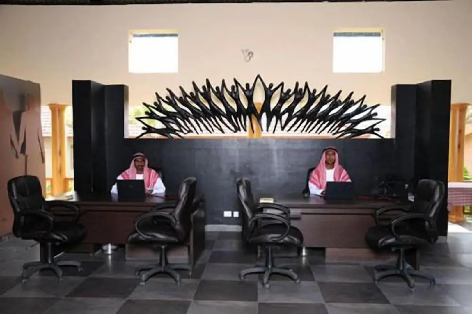 Confident Amoon - The Glamour Spa and Resort