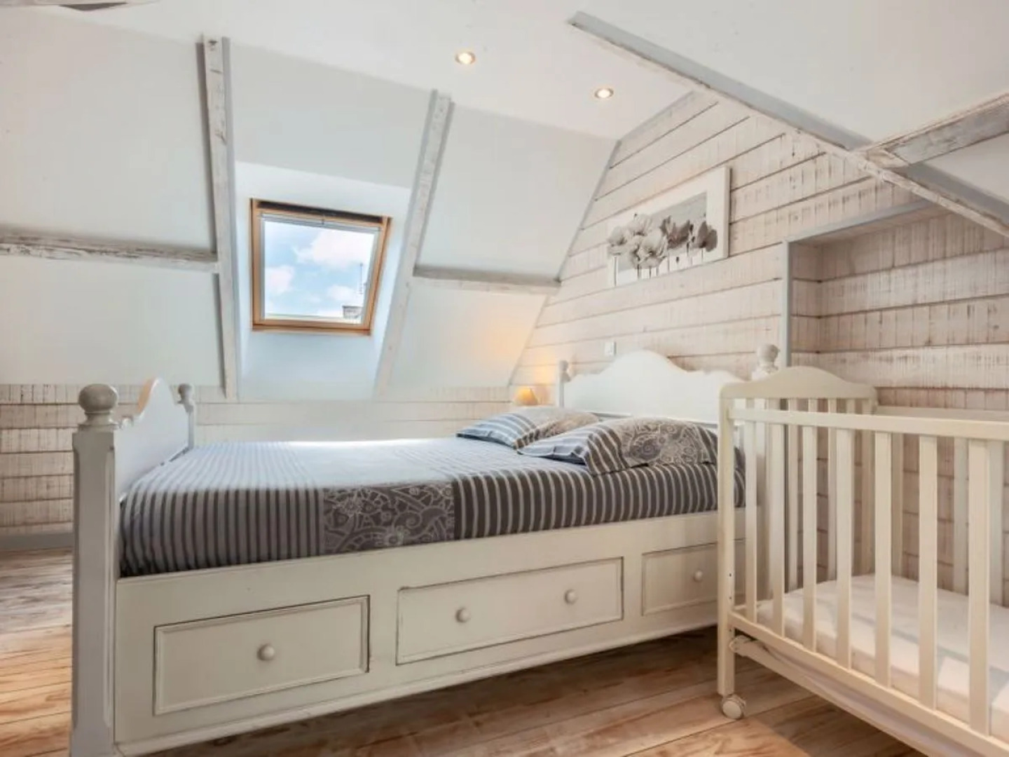 Holiday Home Zoé (CEZ407)