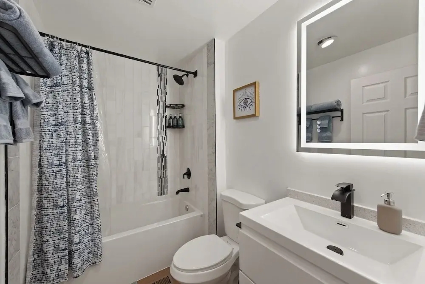 Stylish & Spacious Retreat in Downtown Bellevue