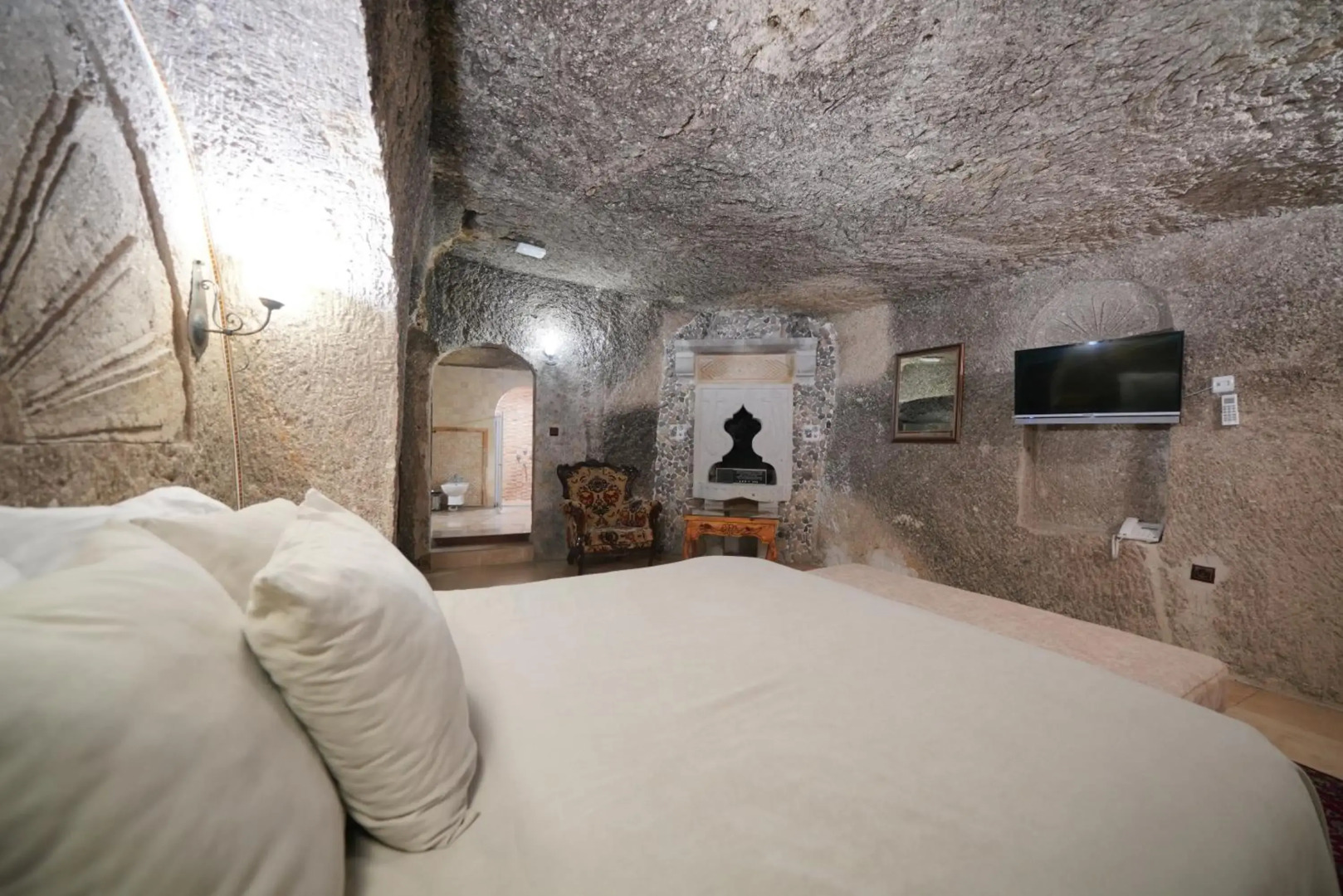 Holiday Cave Hotel