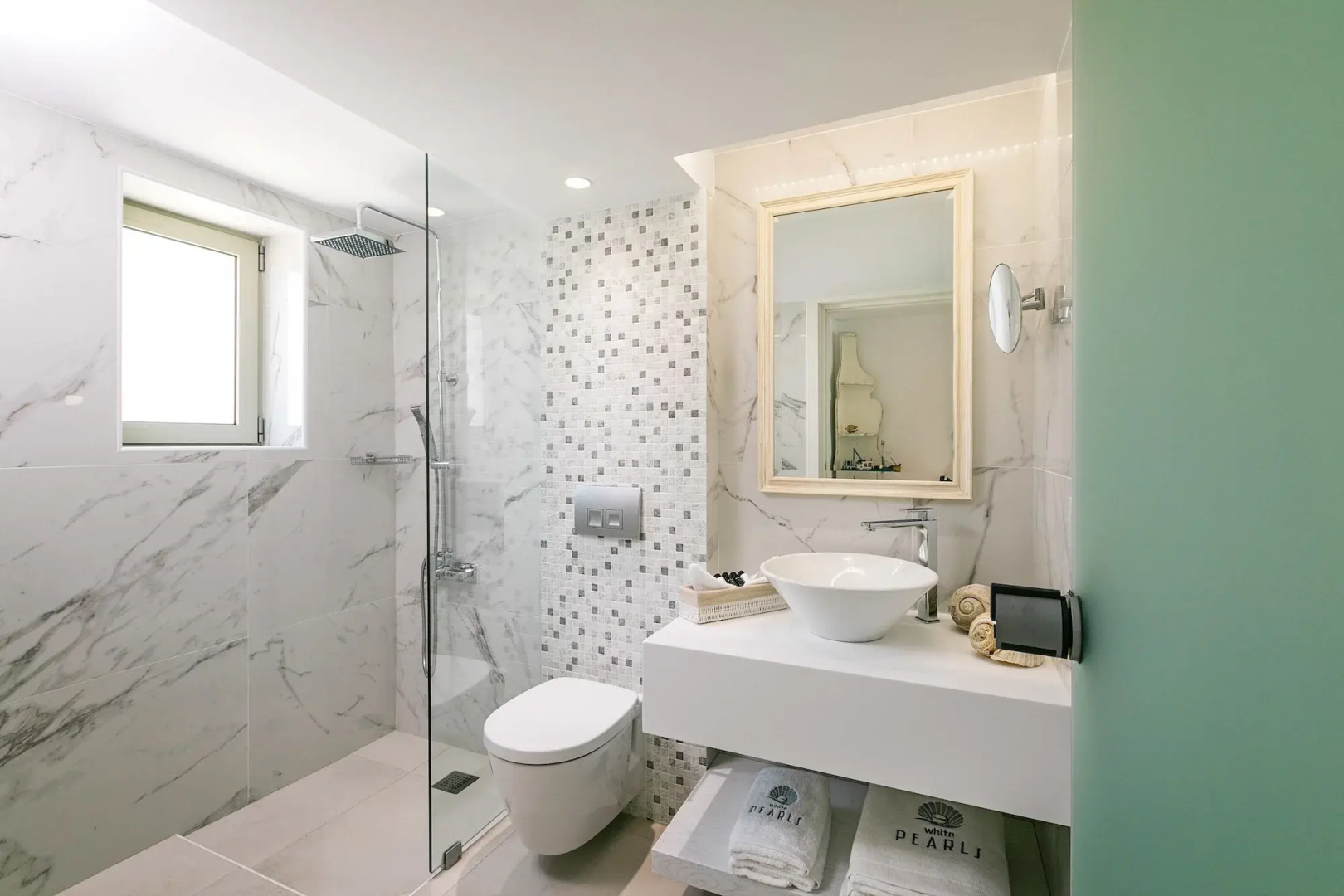 White Pearls Luxury Suites - Adults Only