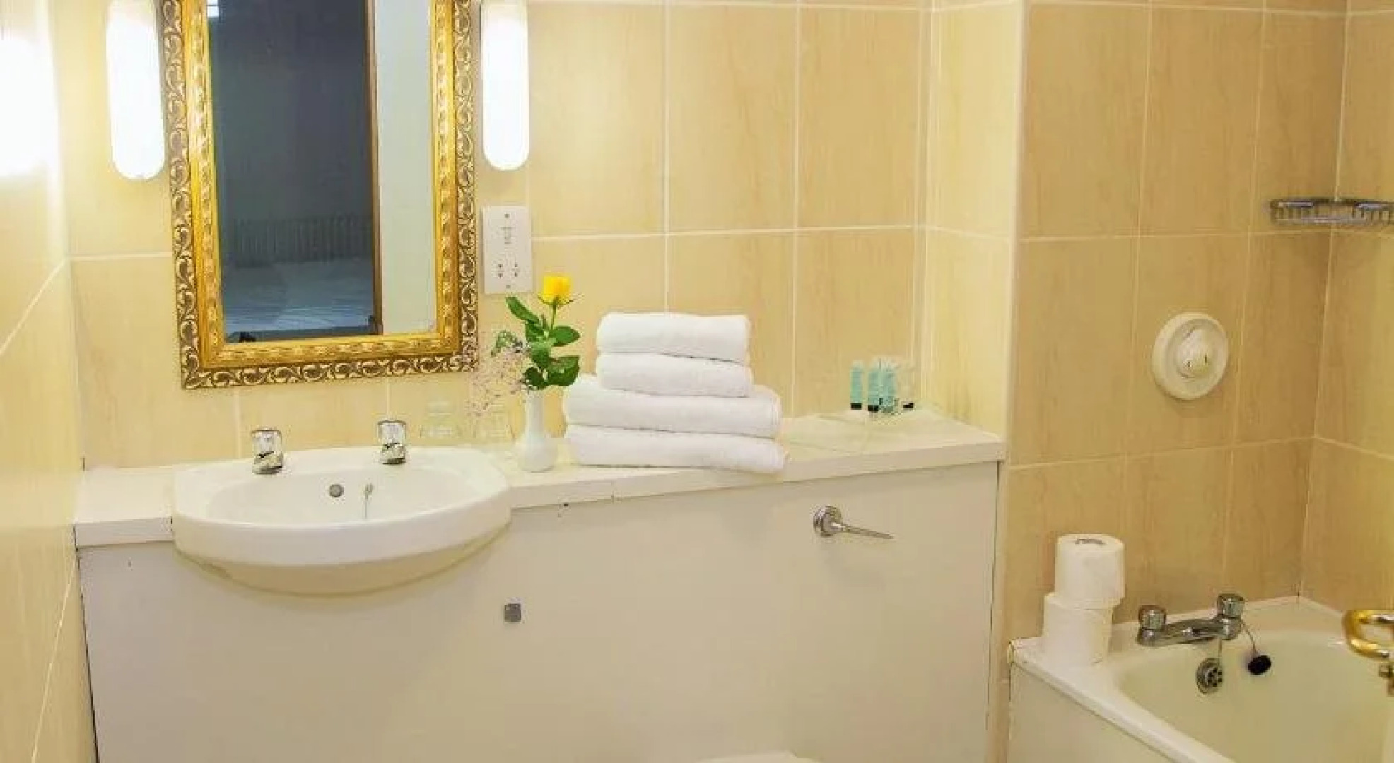 Peacockes Hotel & Complex