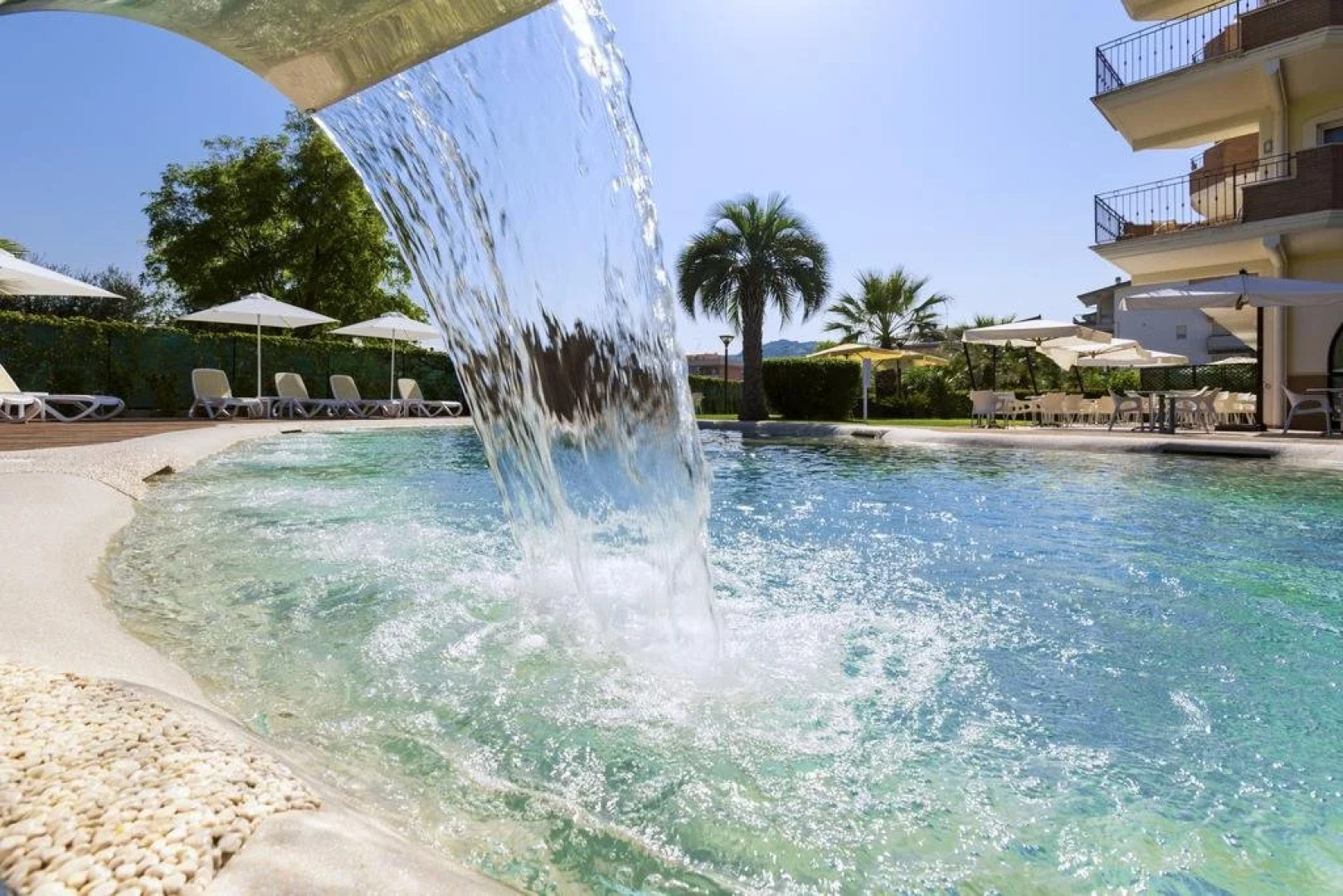 Almaluna Hotel  Resort