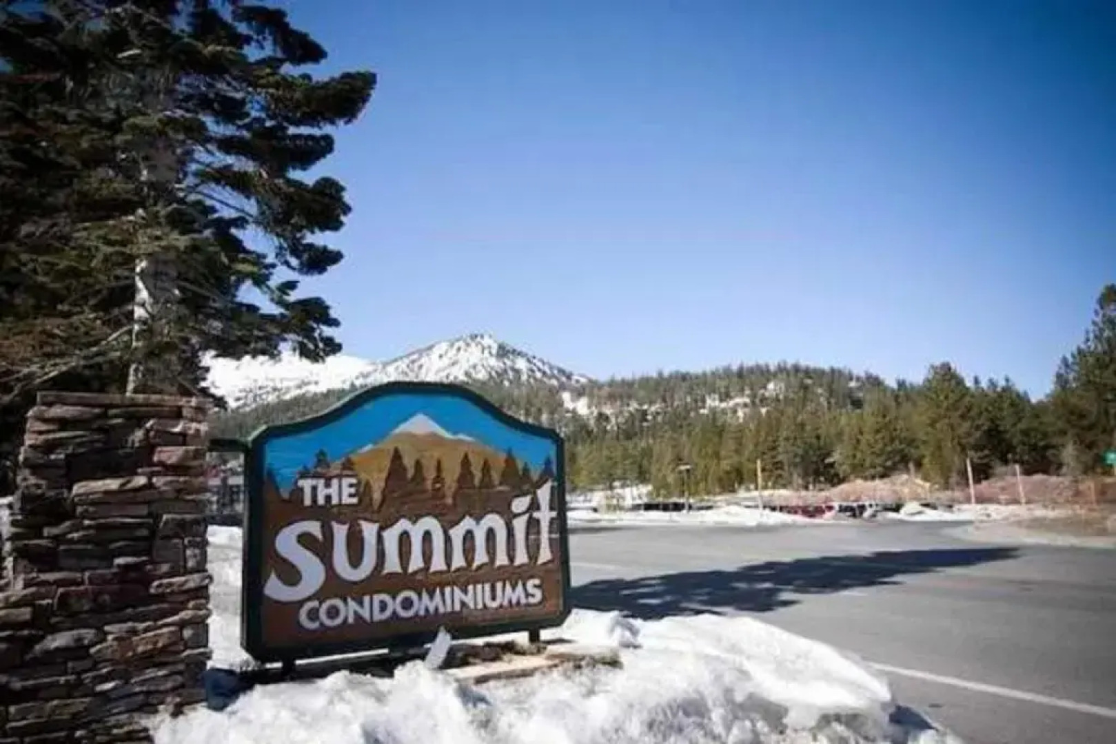 The Summit Condominiums by 101 Great Escapes