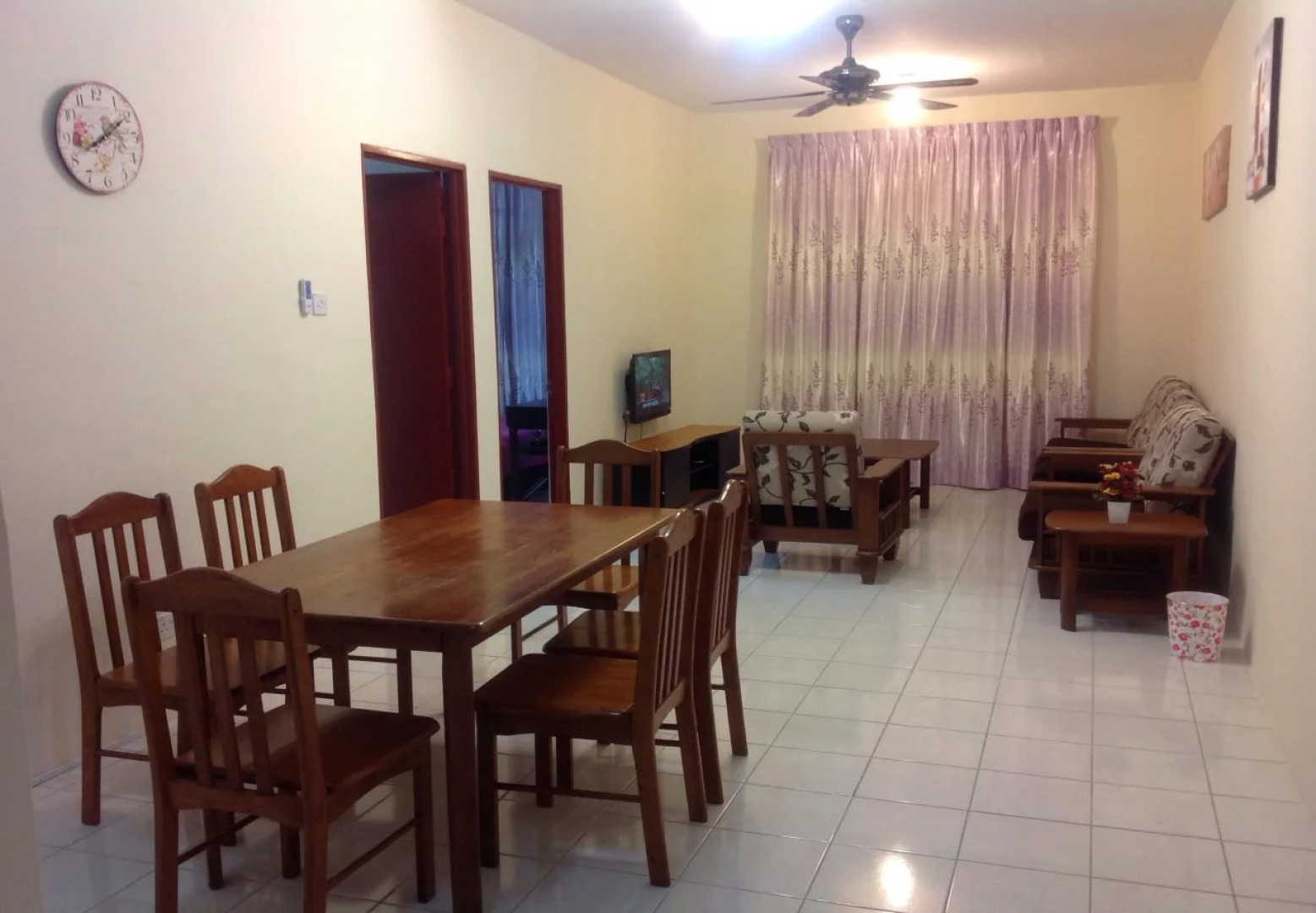 KK Holiday Suites Apartment