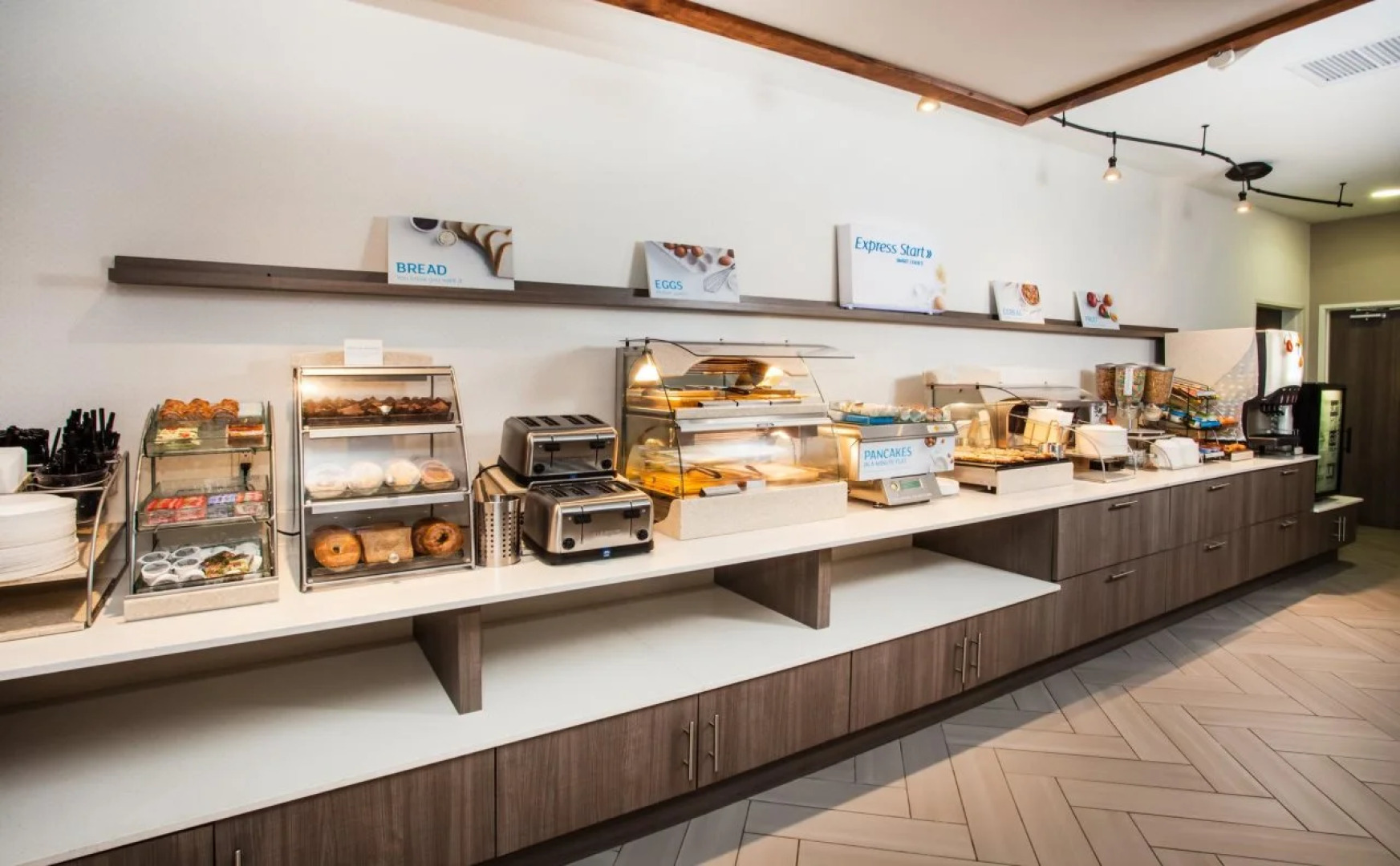 Holiday Inn Express & Suites Litchfield West by IHG