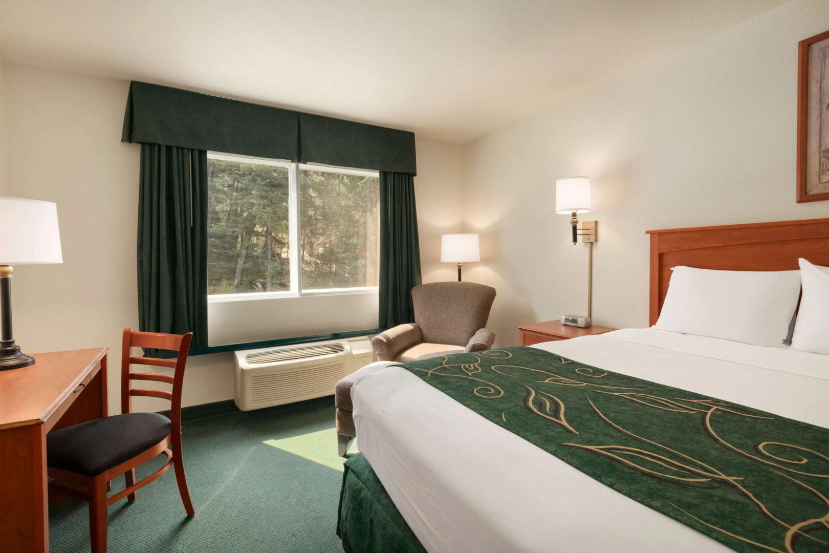 Travelodge by Wyndham Dunsmuir