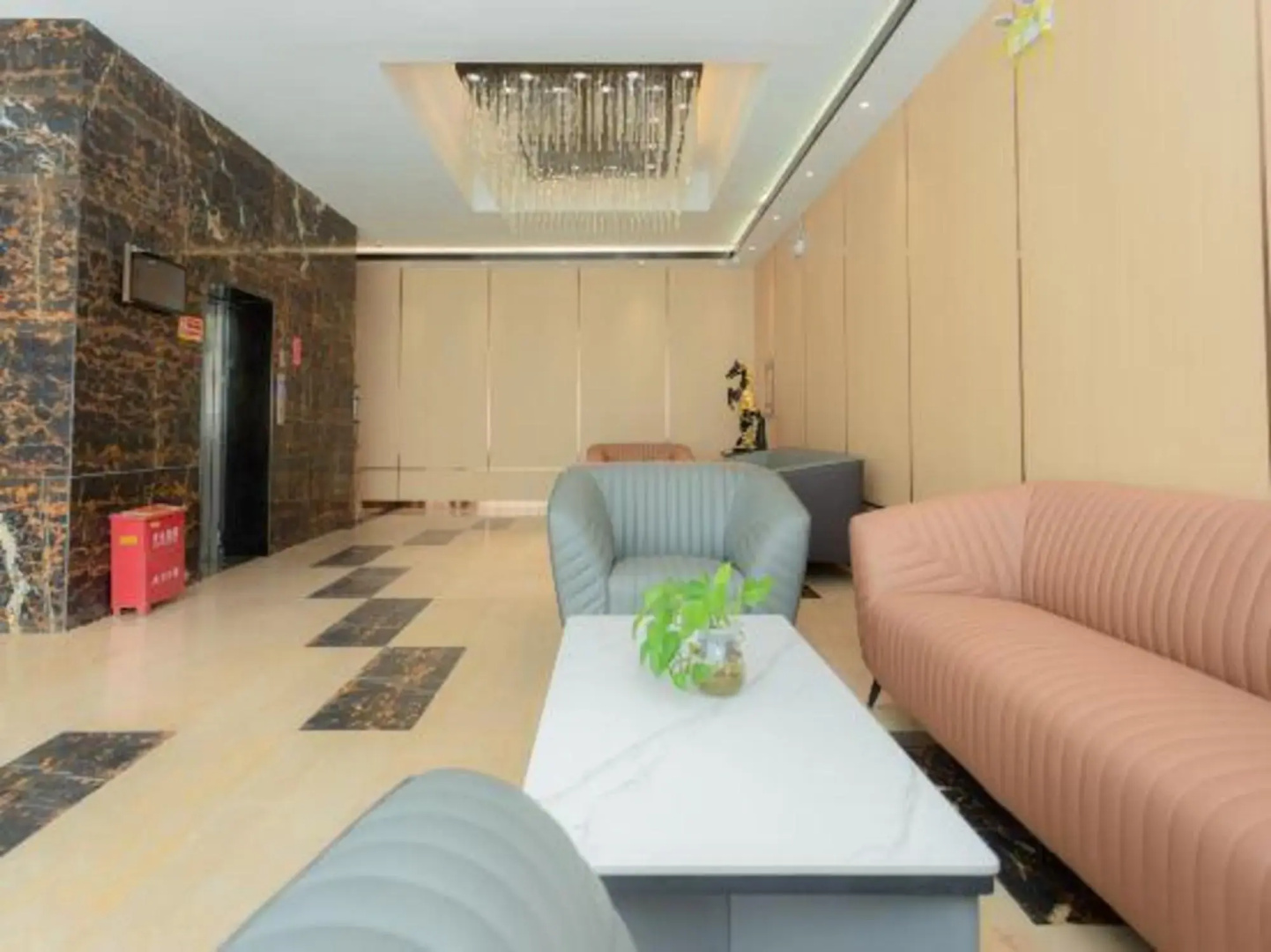 Hotel Iining Pai