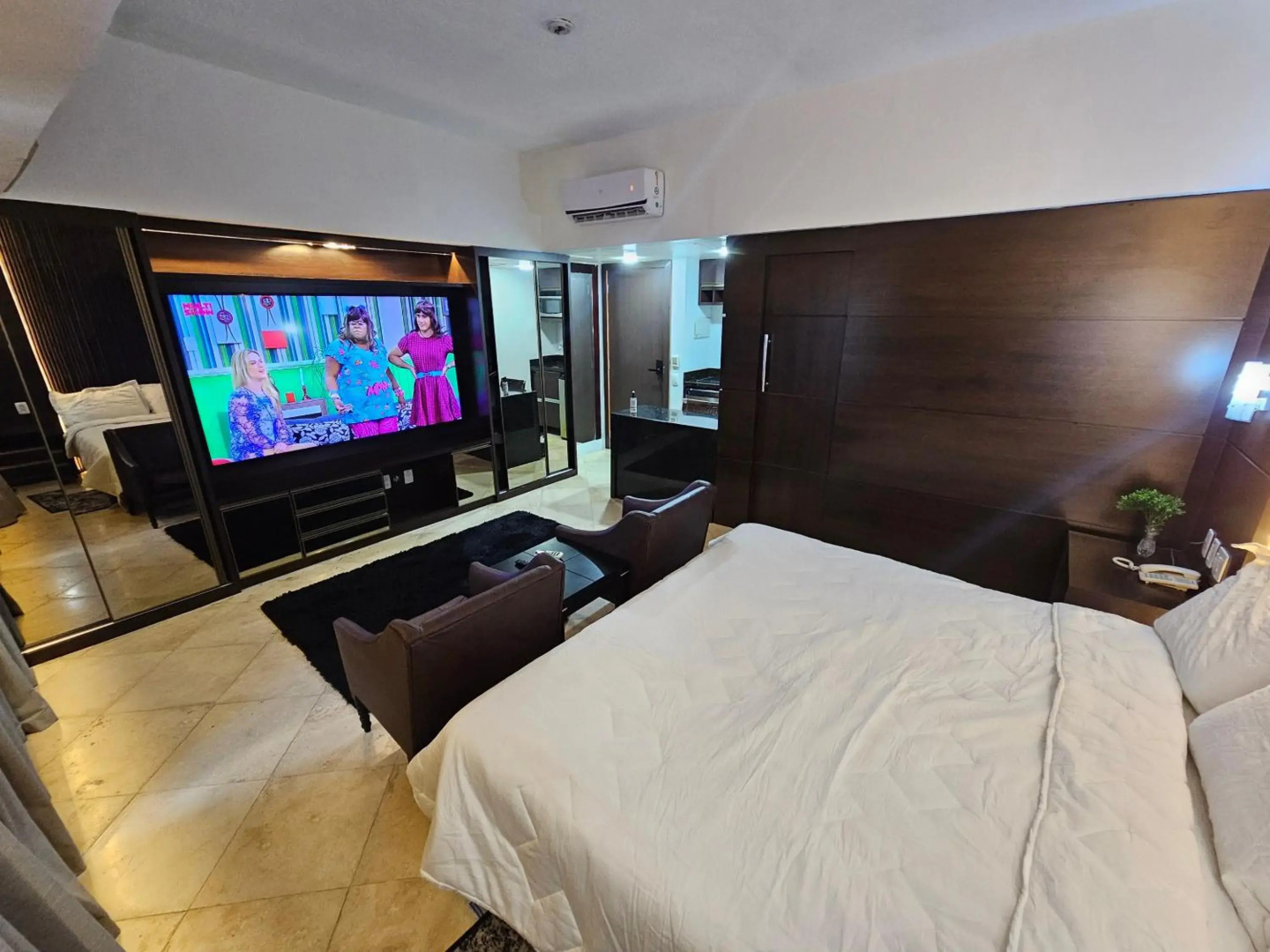 Tropical Executive Hotel